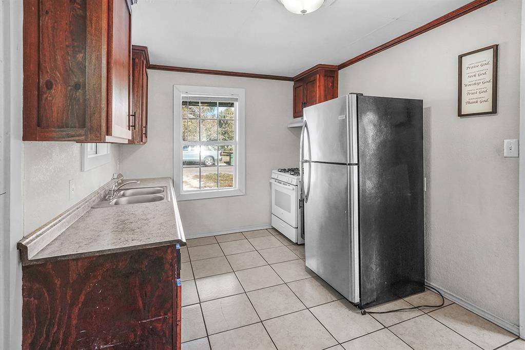 208 3rd Street, Whitesboro, TX 76273