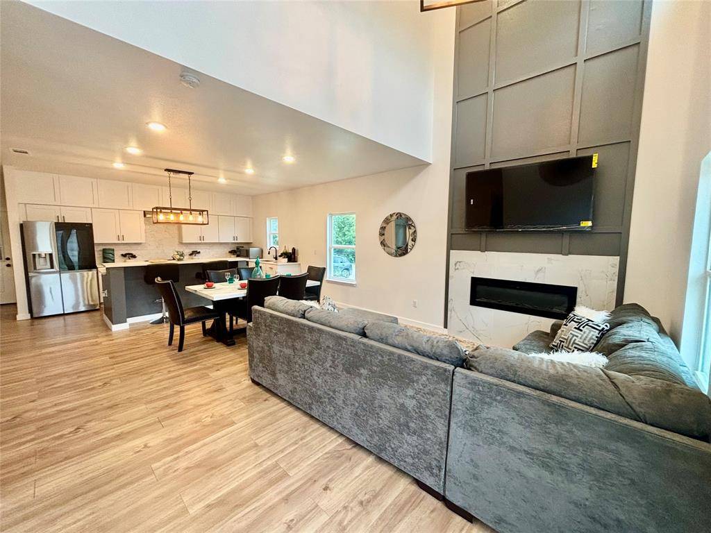 5114 Stoneridge Drive, Granbury, TX 76048