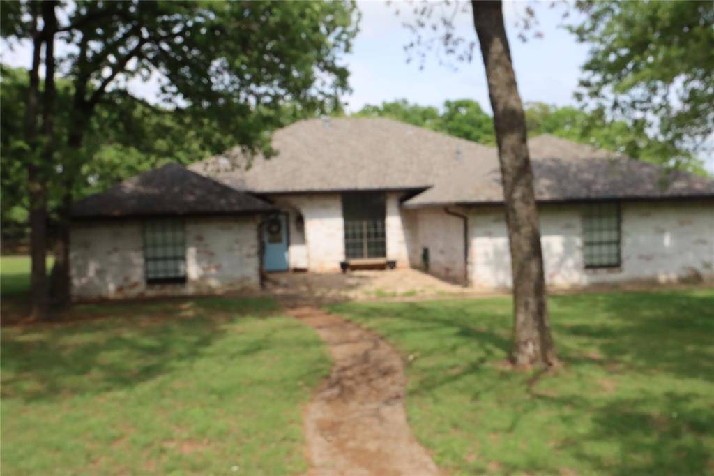 100 Thousand Oaks Lane, Joshua, TX 76058