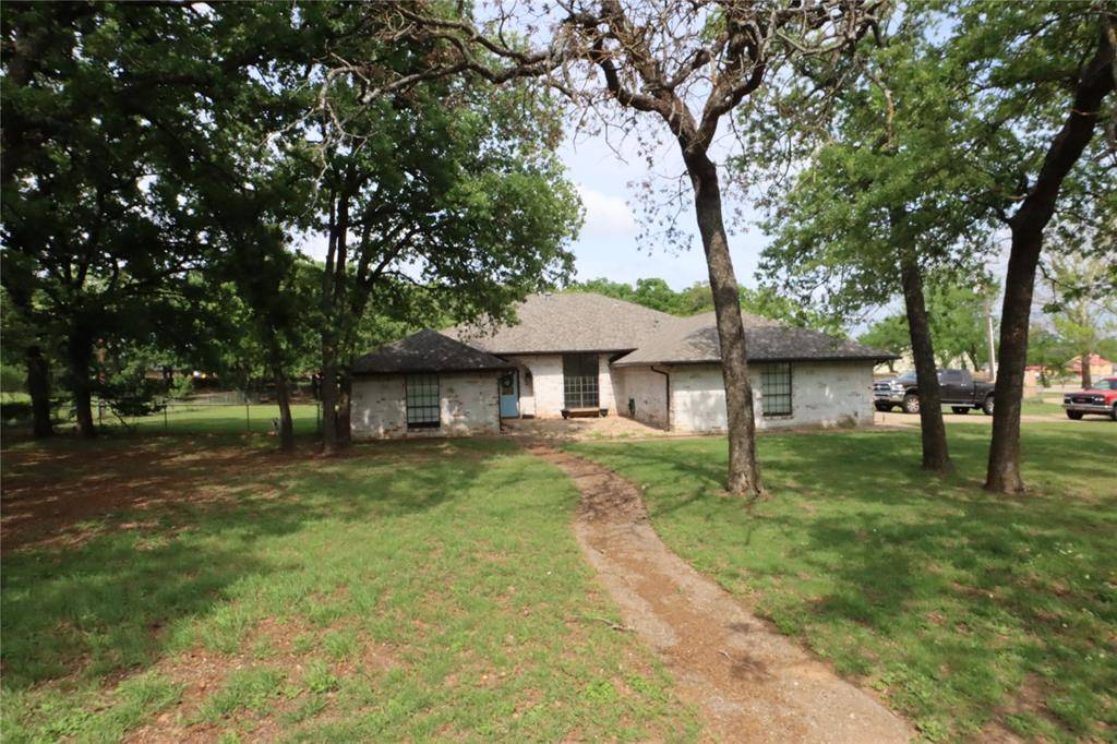 100 Thousand Oaks Lane, Joshua, TX 76058