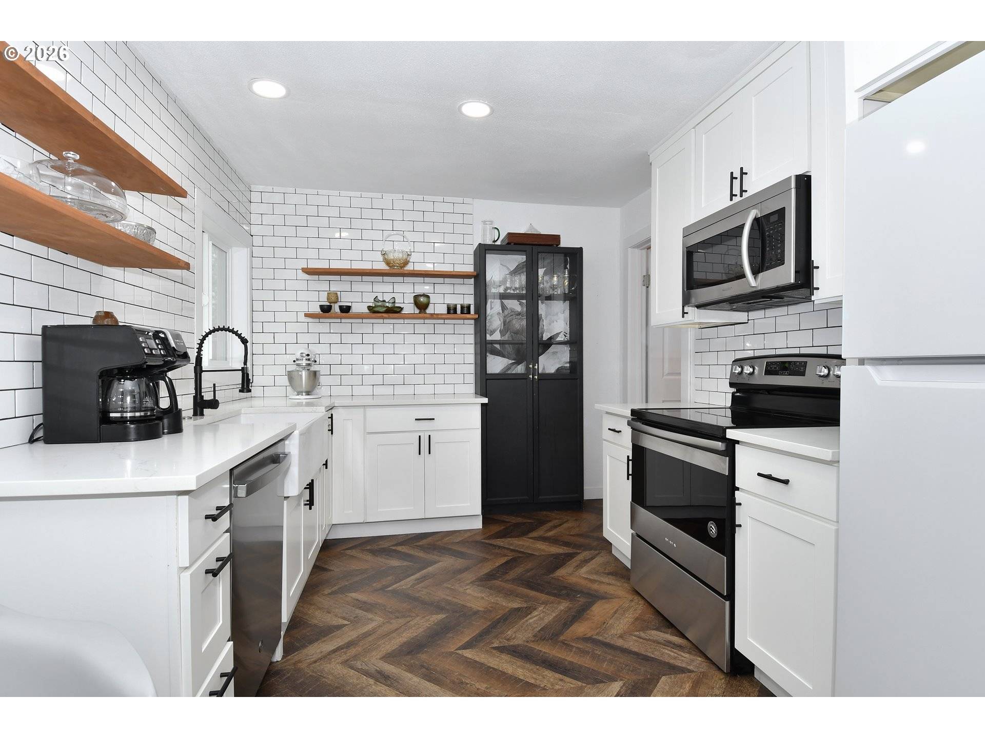 2410 SE TARBELL AVE, Milwaukie, OR 97267