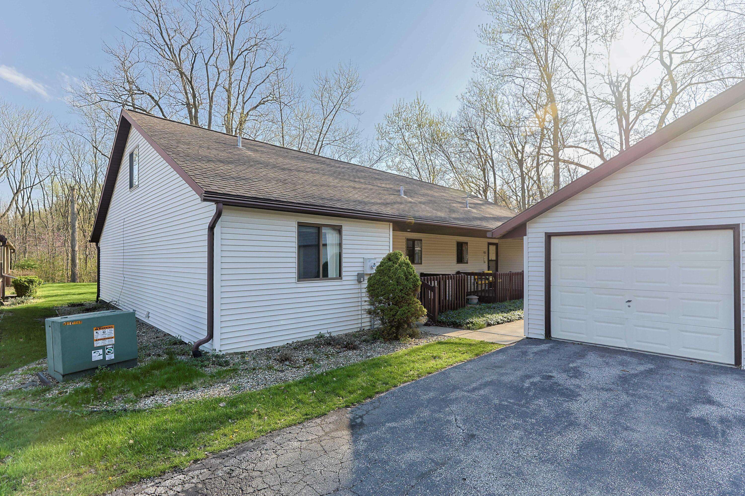 208 Christiana DR, Niles Twp, MI 49120