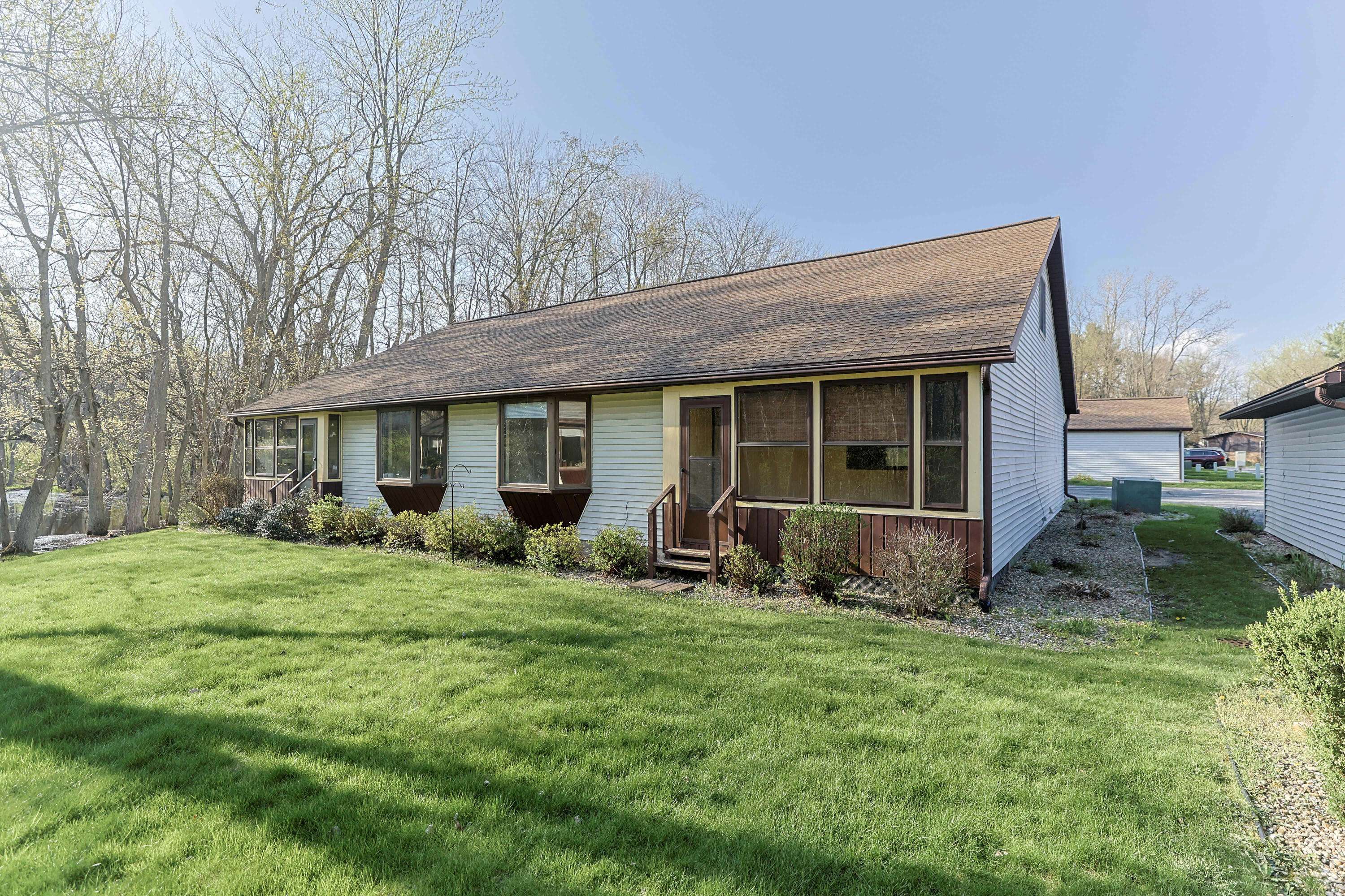 208 Christiana DR, Niles Twp, MI 49120