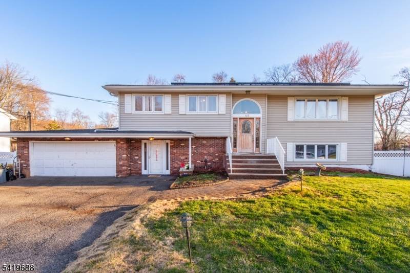 127 Horseneck Rd, Fairfield Twp., NJ 07004