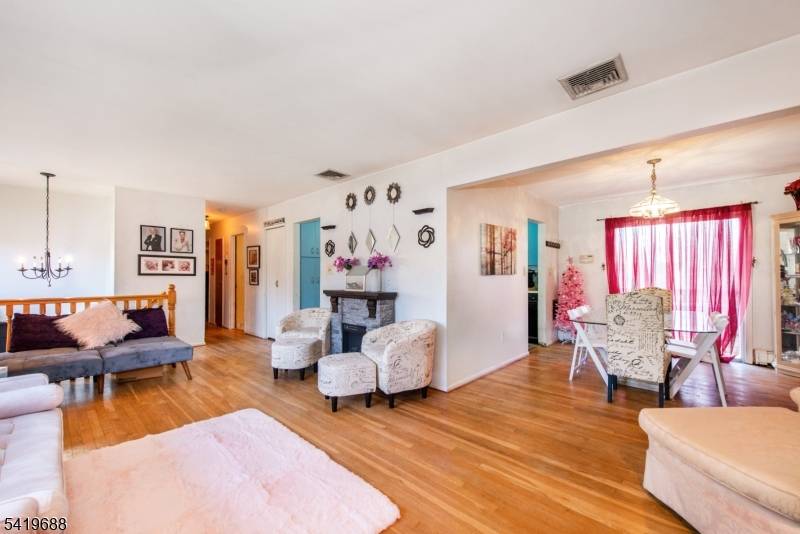 127 Horseneck Rd, Fairfield Twp., NJ 07004