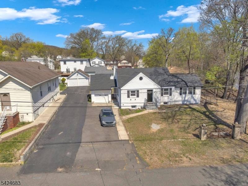 29 Stansfield Pl, North Haledon Boro, NJ 07508