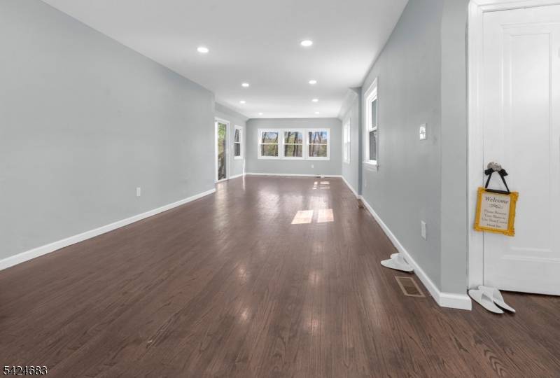 29 Stansfield Pl, North Haledon Boro, NJ 07508