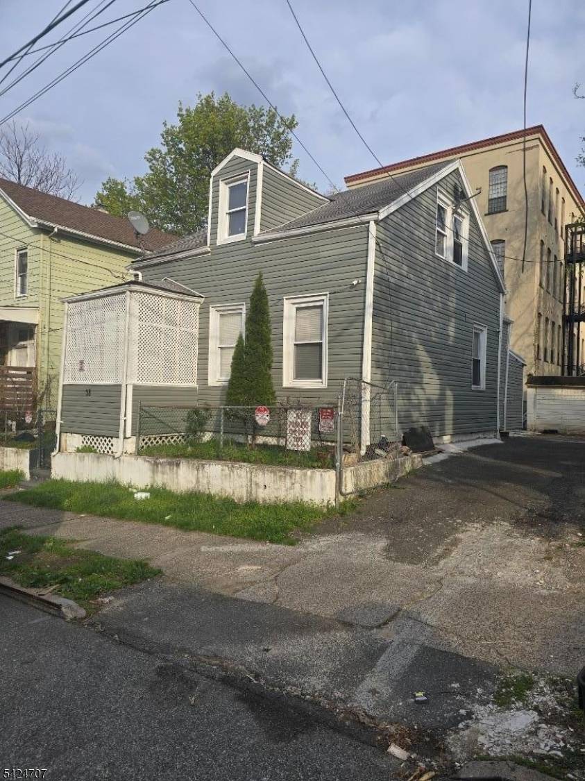 38 N 8Th St, Paterson City, NJ 07522