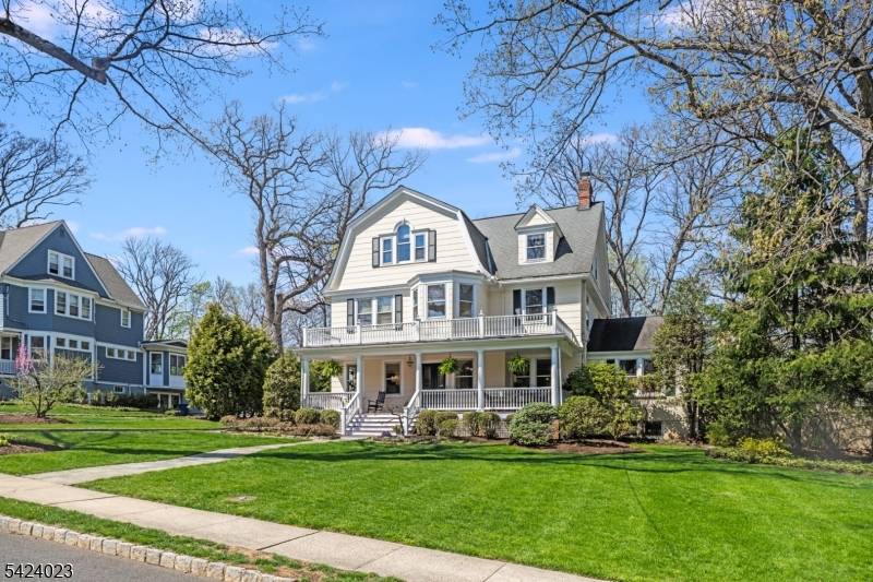 39 Oak Ridge Ave, Summit City, NJ 07901