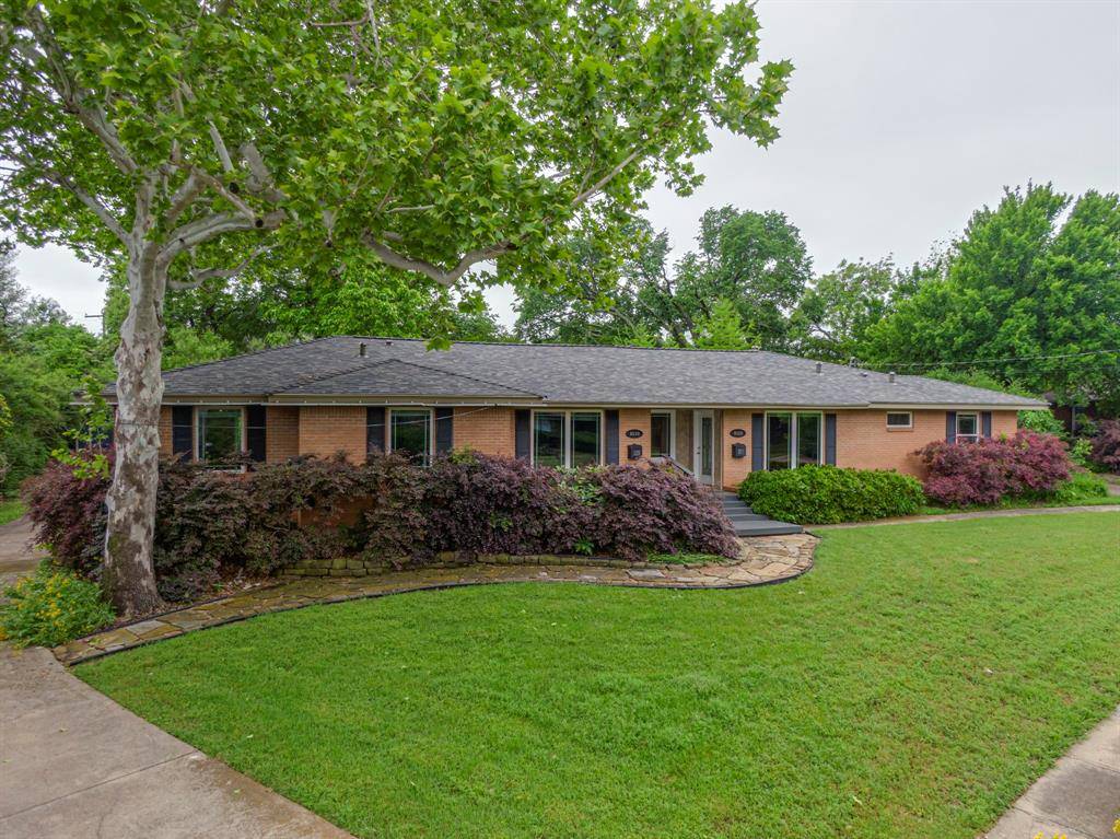 9528 Ash Creek Drive, Dallas, TX 75228