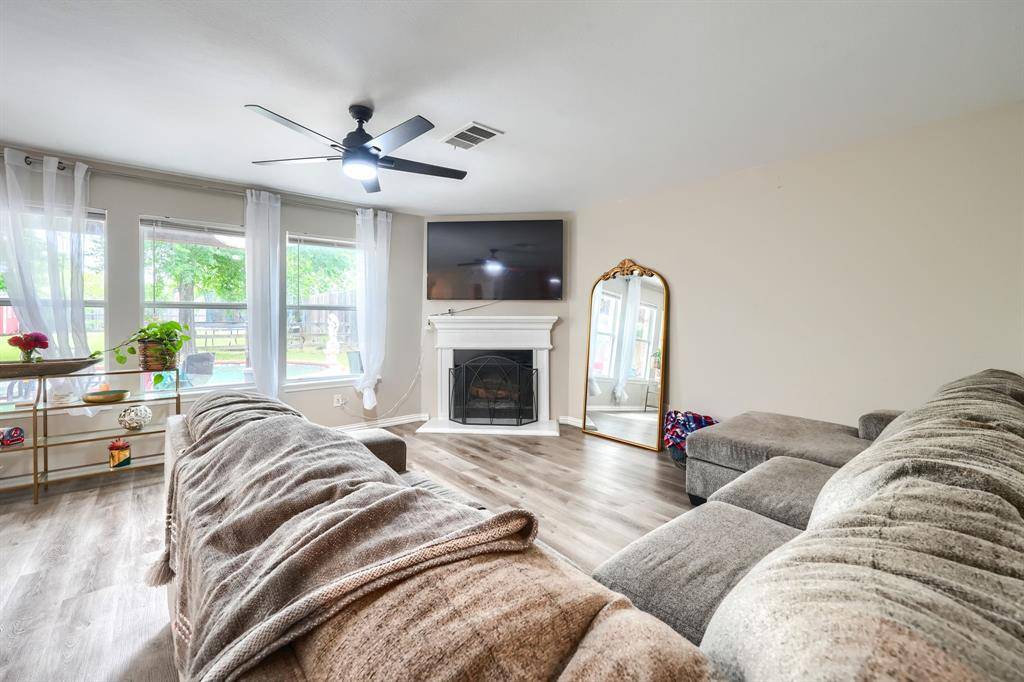 2203 Wagon Wheel Trail, Corinth, TX 76208