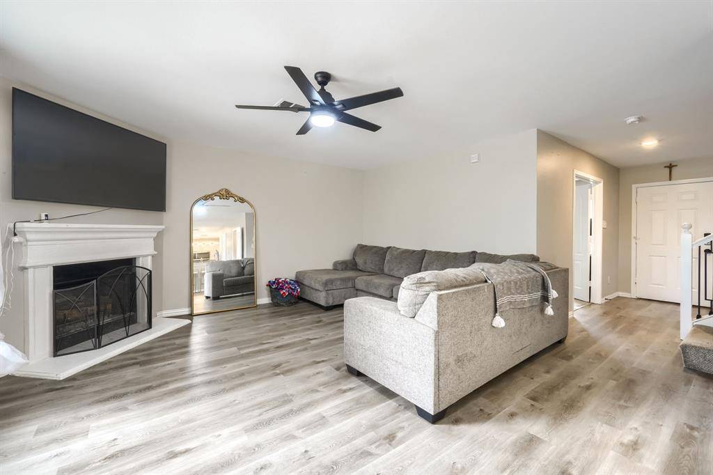 2203 Wagon Wheel Trail, Corinth, TX 76208