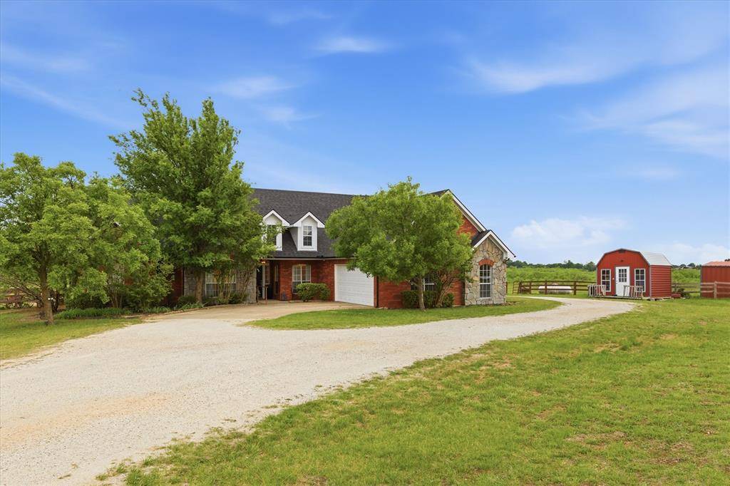 1690 Lawlis Lane, Sanger, TX 76266