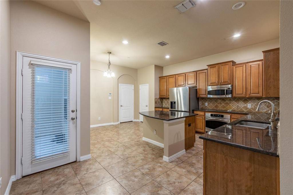 8704 Iron Horse Drive, Irving, TX 75063