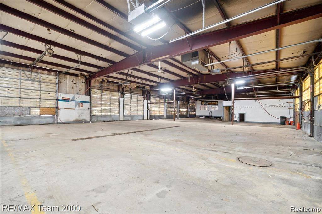 2833 S DORT, Flint, MI 48507