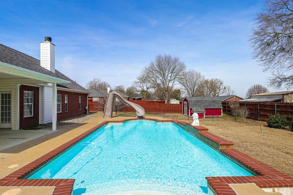 10624 Russell DR Drive, Chandler, TX 75758