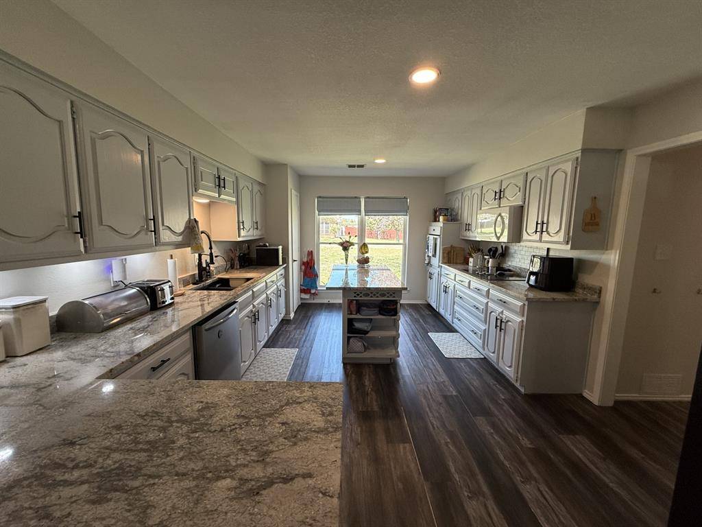 910 Panorama Loop, Waxahachie, TX 75165