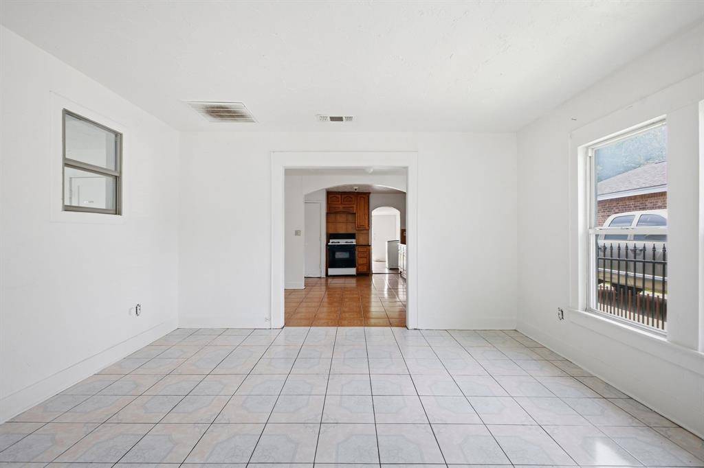 2634 Emmett Street, Dallas, TX 75211