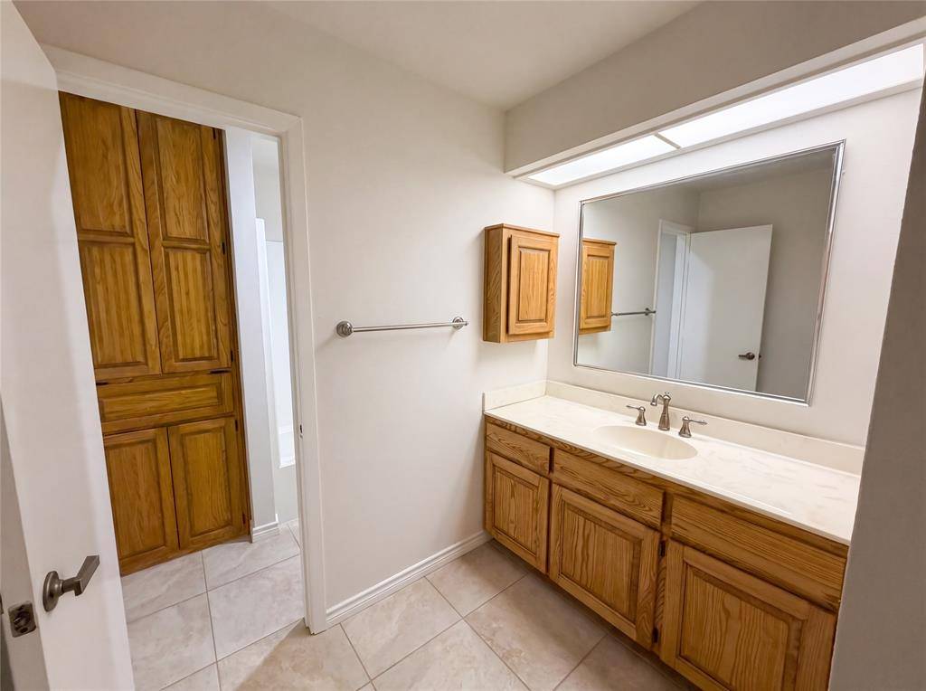 919 Rock Canyon Drive, Duncanville, TX 75137