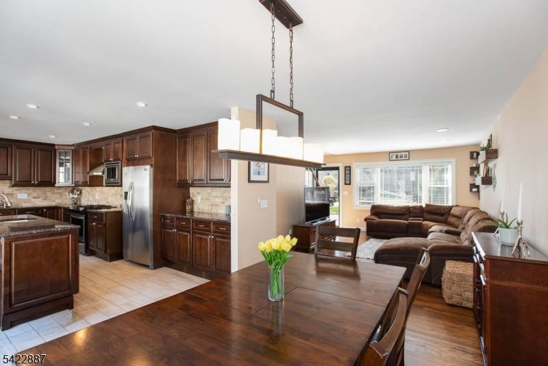 22 Andrew St, Green Brook Twp., NJ 08812