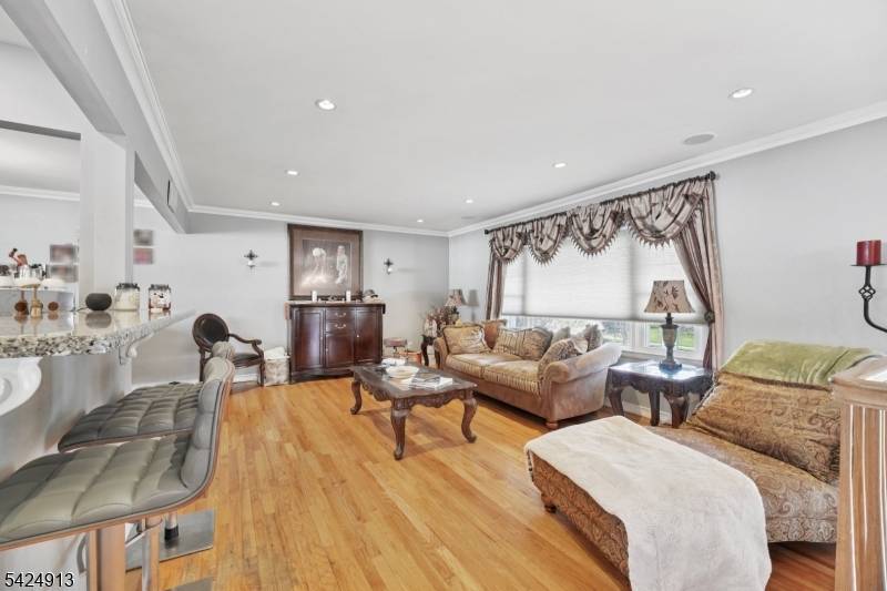 676 Rutgers Pl, Paramus Boro, NJ 07652