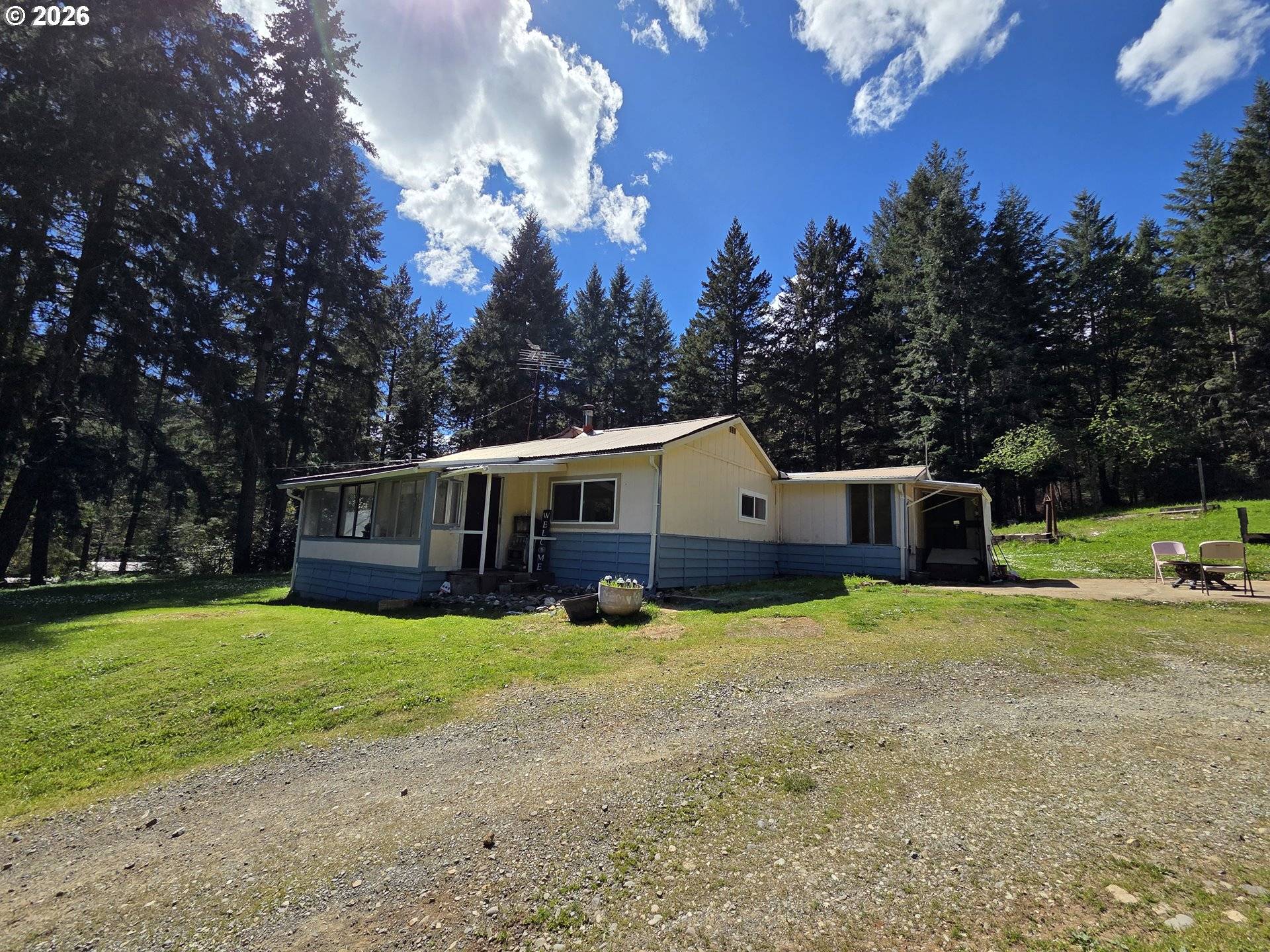 195 SECTION CREEK RD, Glendale, OR 97442