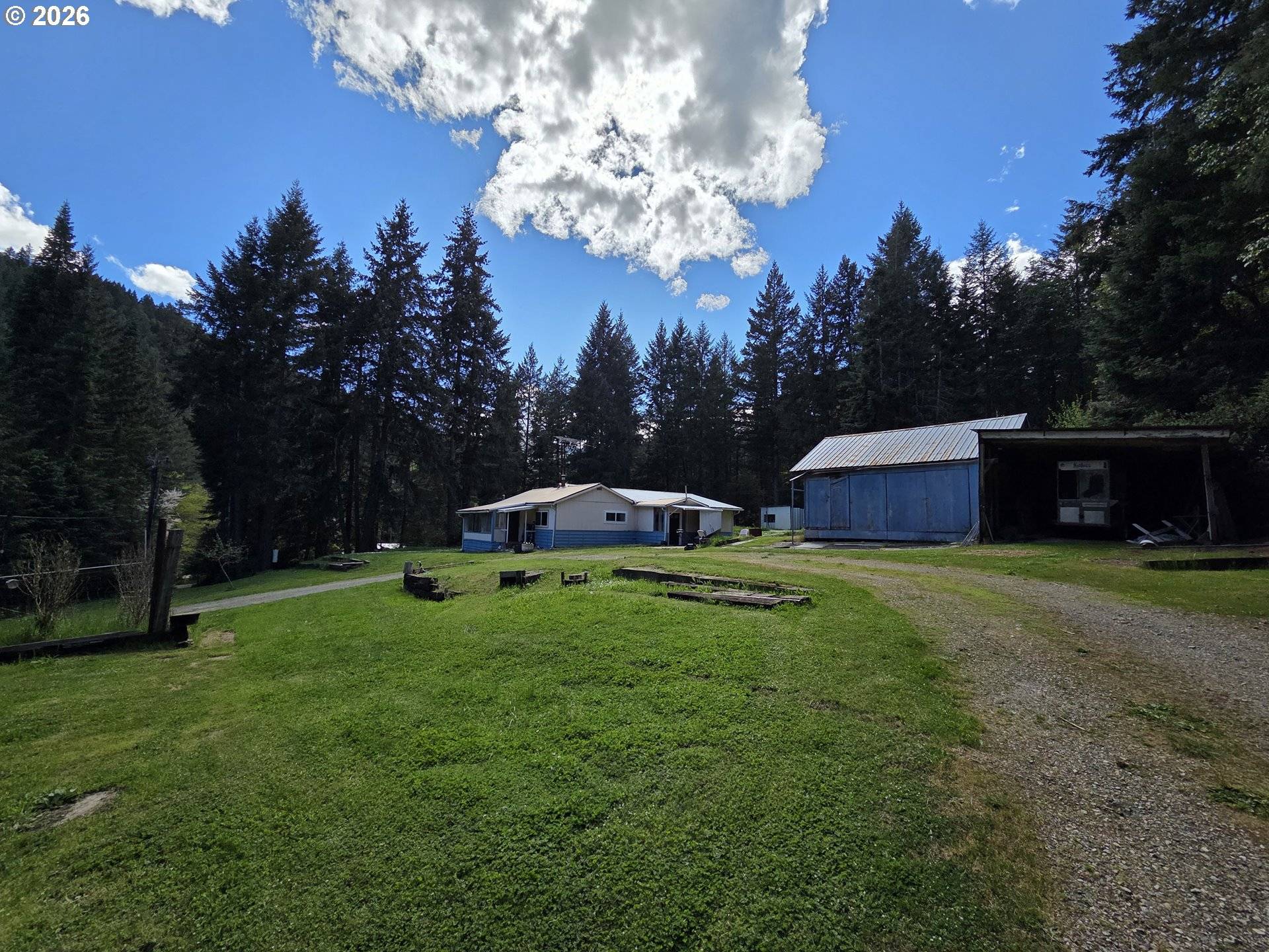195 SECTION CREEK RD, Glendale, OR 97442