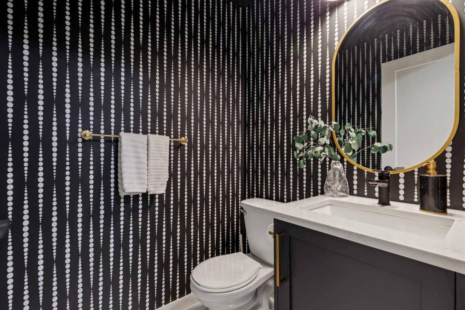 561 Point Mckay GRV NW, Calgary, AB T2E 5M7