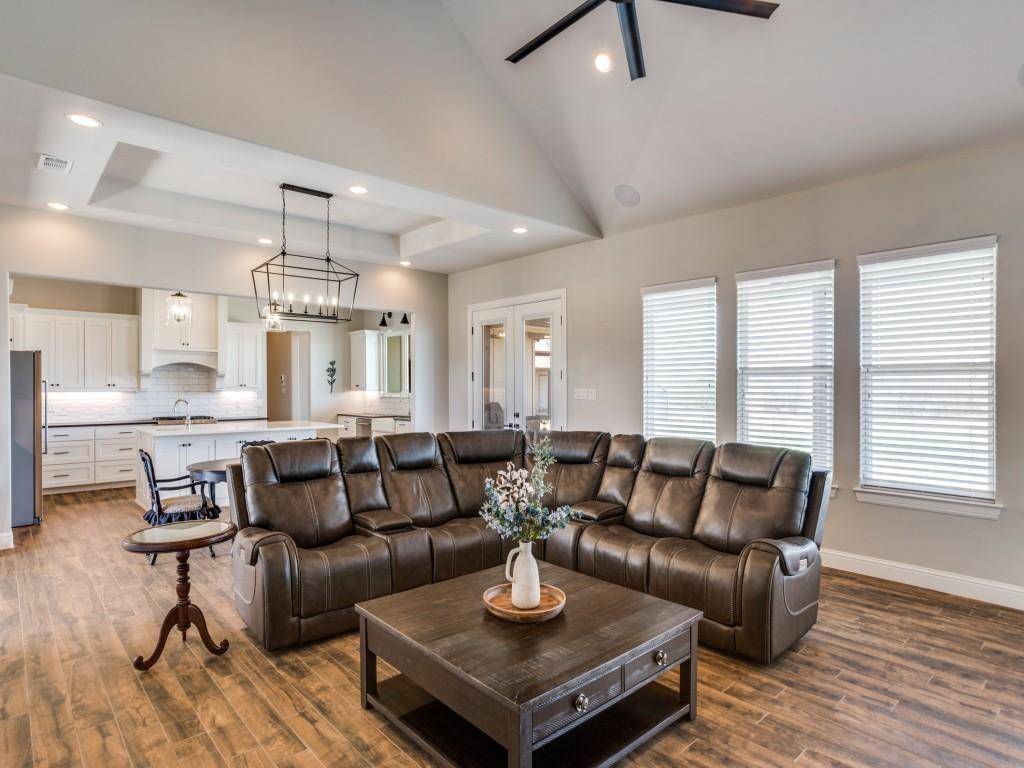 2000 Ragland Trail, Azle, TX 76020