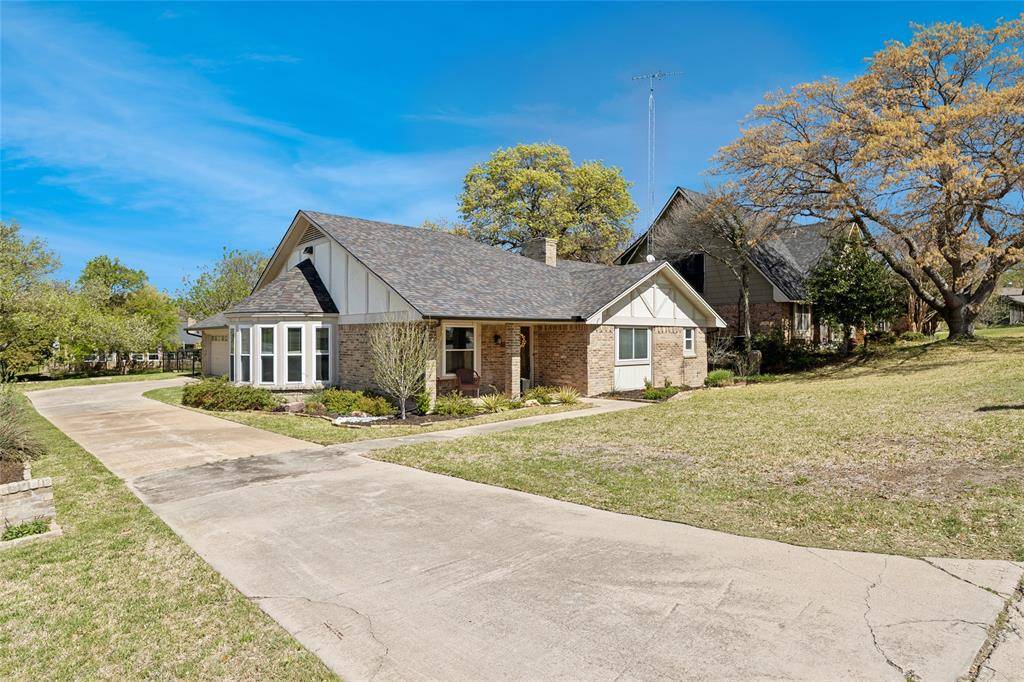 7704 Skylake Drive, Fort Worth, TX 76179