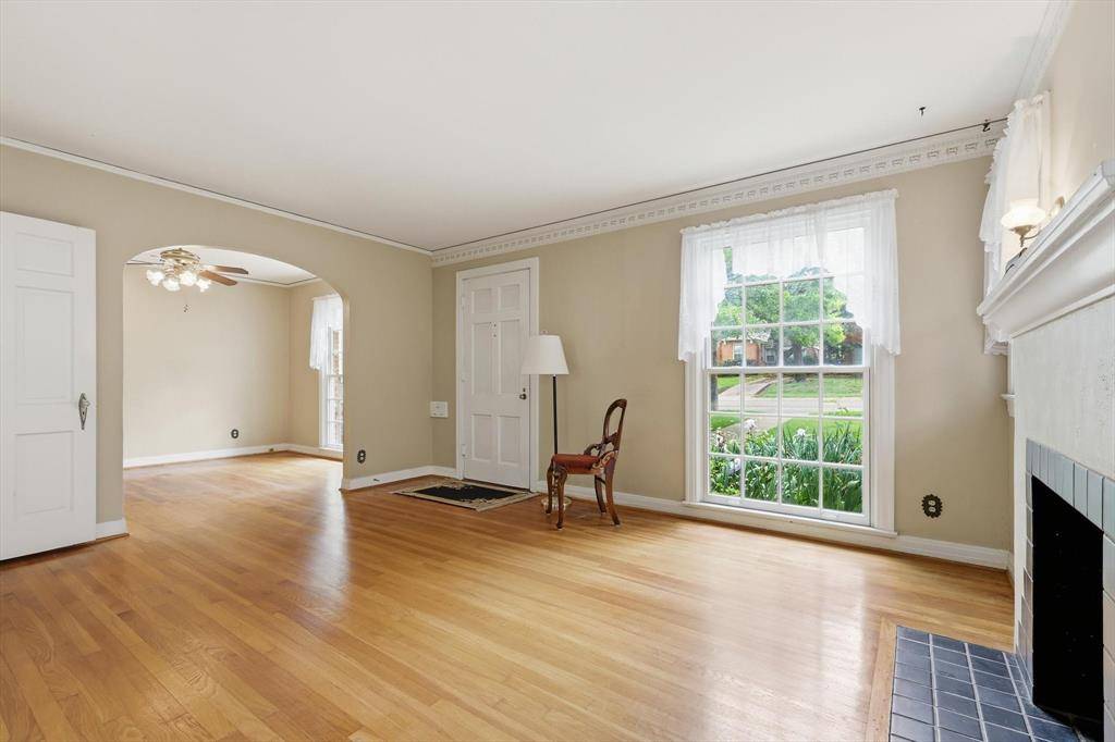 6921 HAMMOND Avenue, Dallas, TX 75223