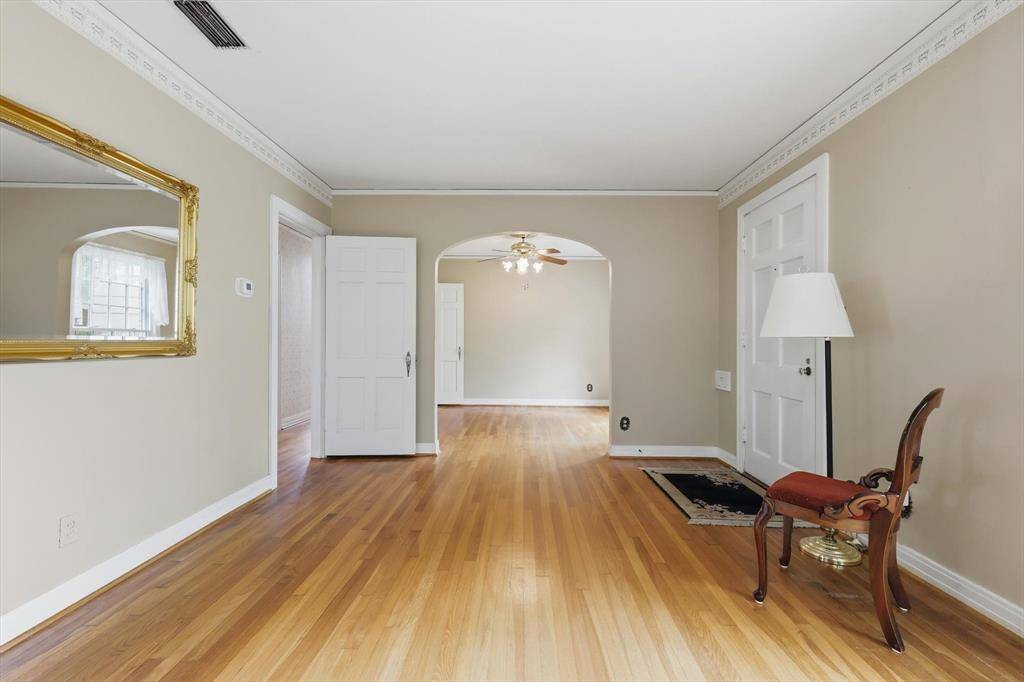 6921 HAMMOND Avenue, Dallas, TX 75223