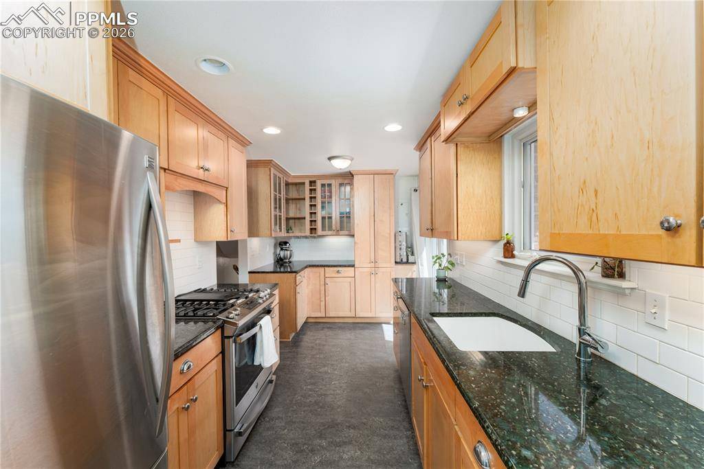 921 Valley RD, Colorado Springs, CO 80904