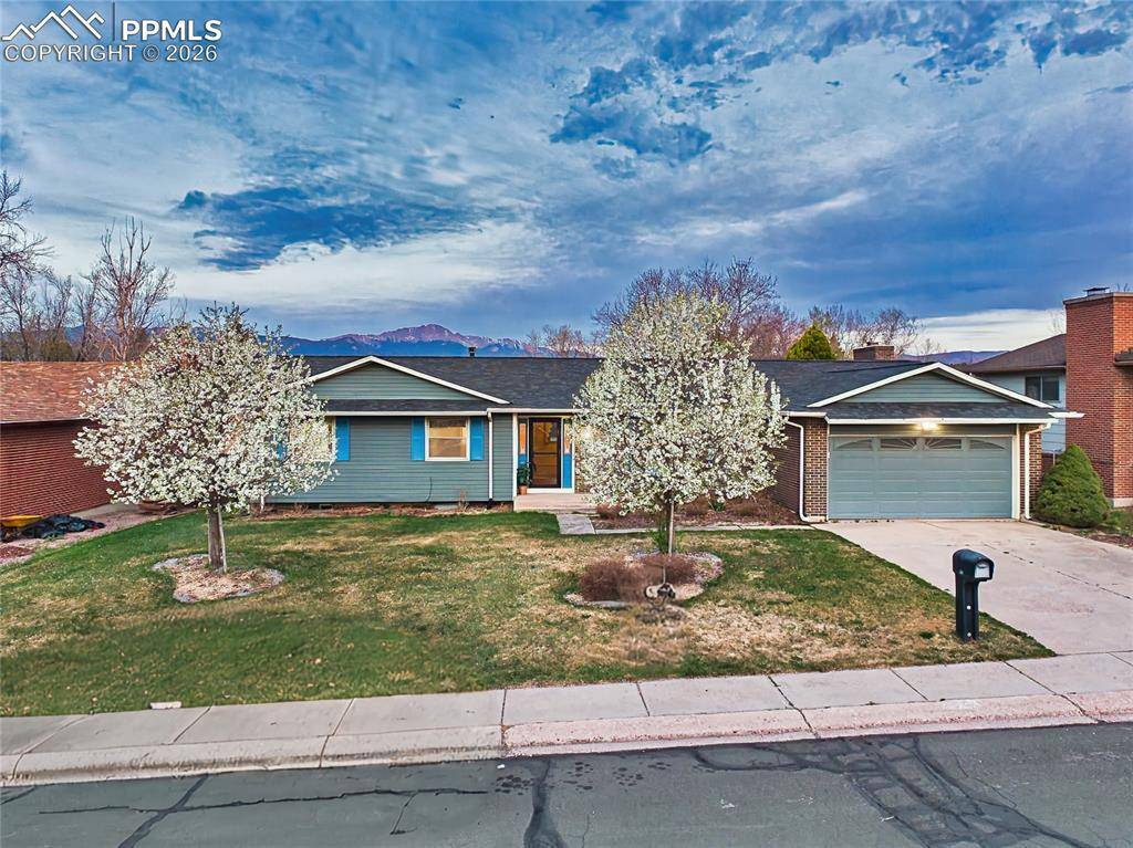 2210 Greenwich CIR, Colorado Springs, CO 80909