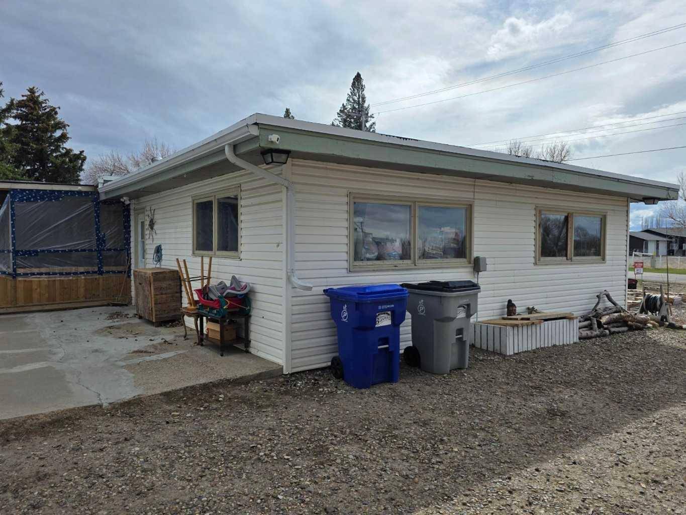 221 Heritage RD, Barnwell, AB T0K 0B0