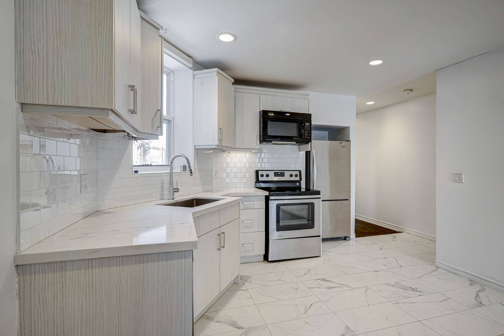 1116 College ST #3rd Lvl, Toronto C01, ON M6H 1B5