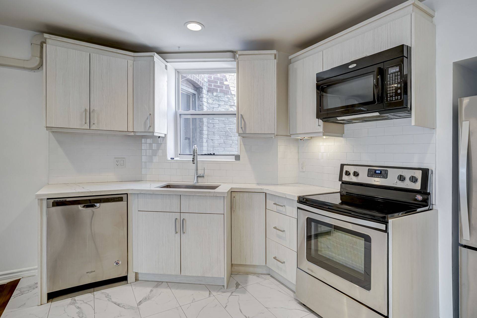 1116 College ST #3rd Lvl, Toronto C01, ON M6H 1B5