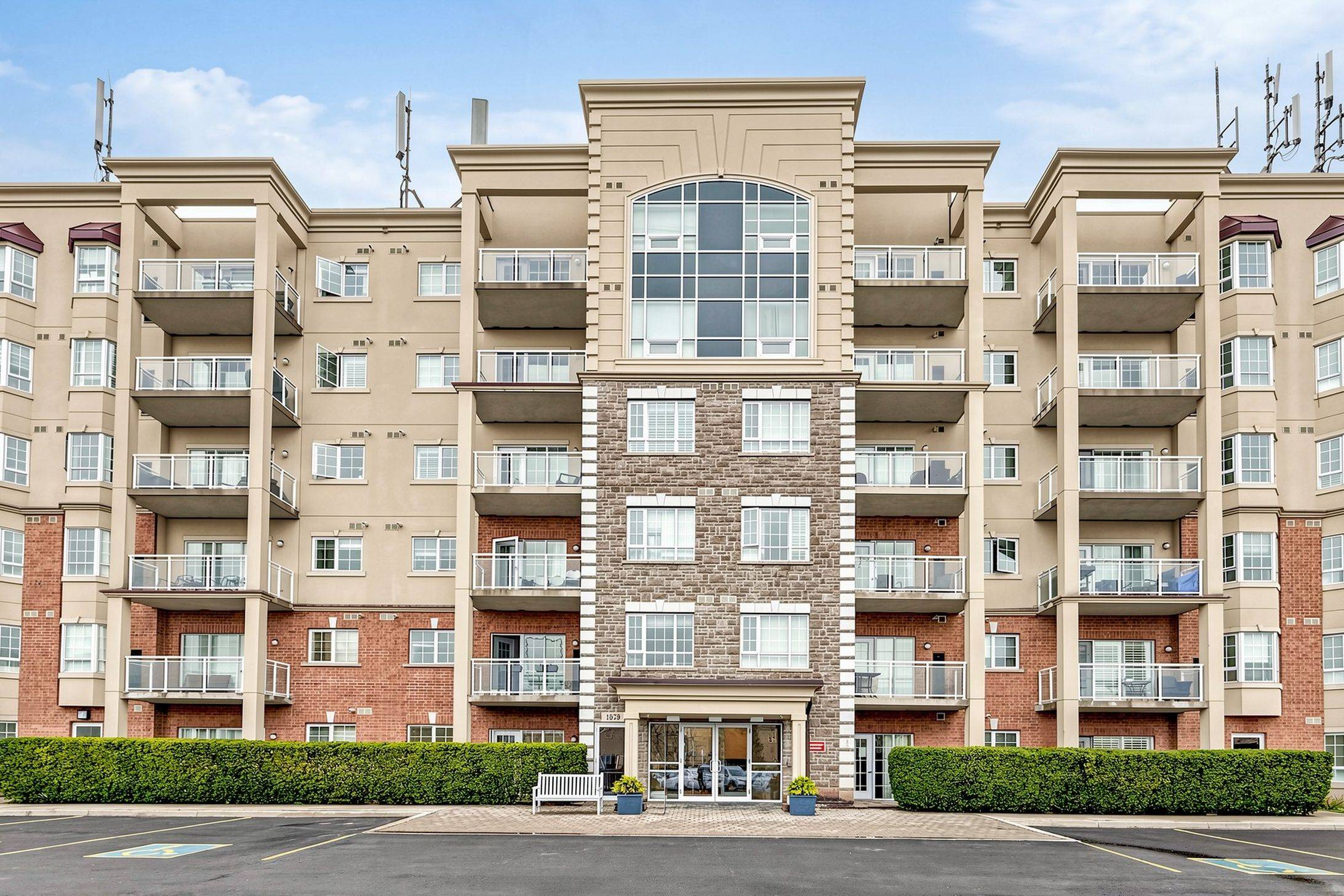 1379 Costigan RD #108, Milton, ON L9T 2K6