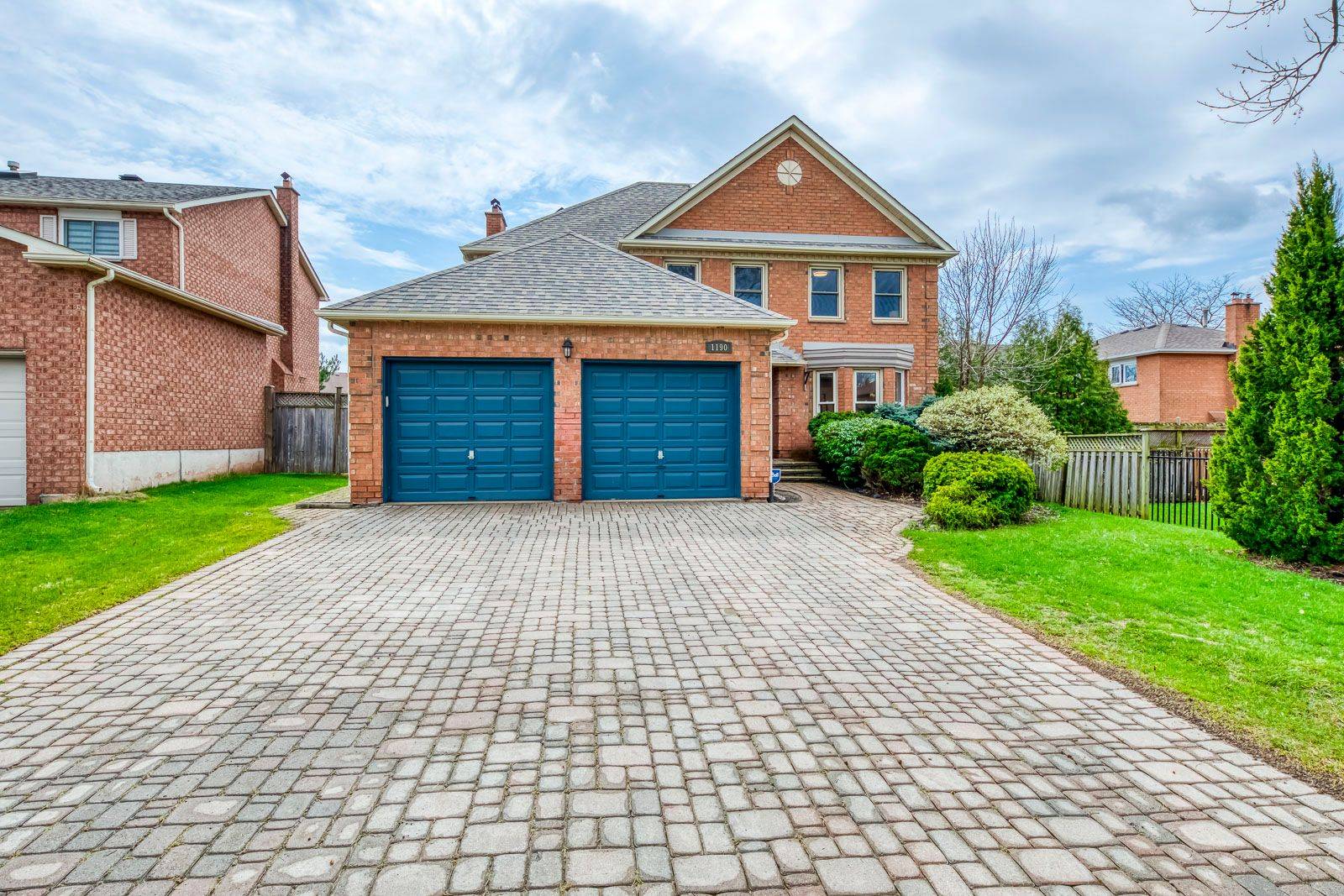 1190 Valleybrook DR, Oakville, ON L6H 4Z7