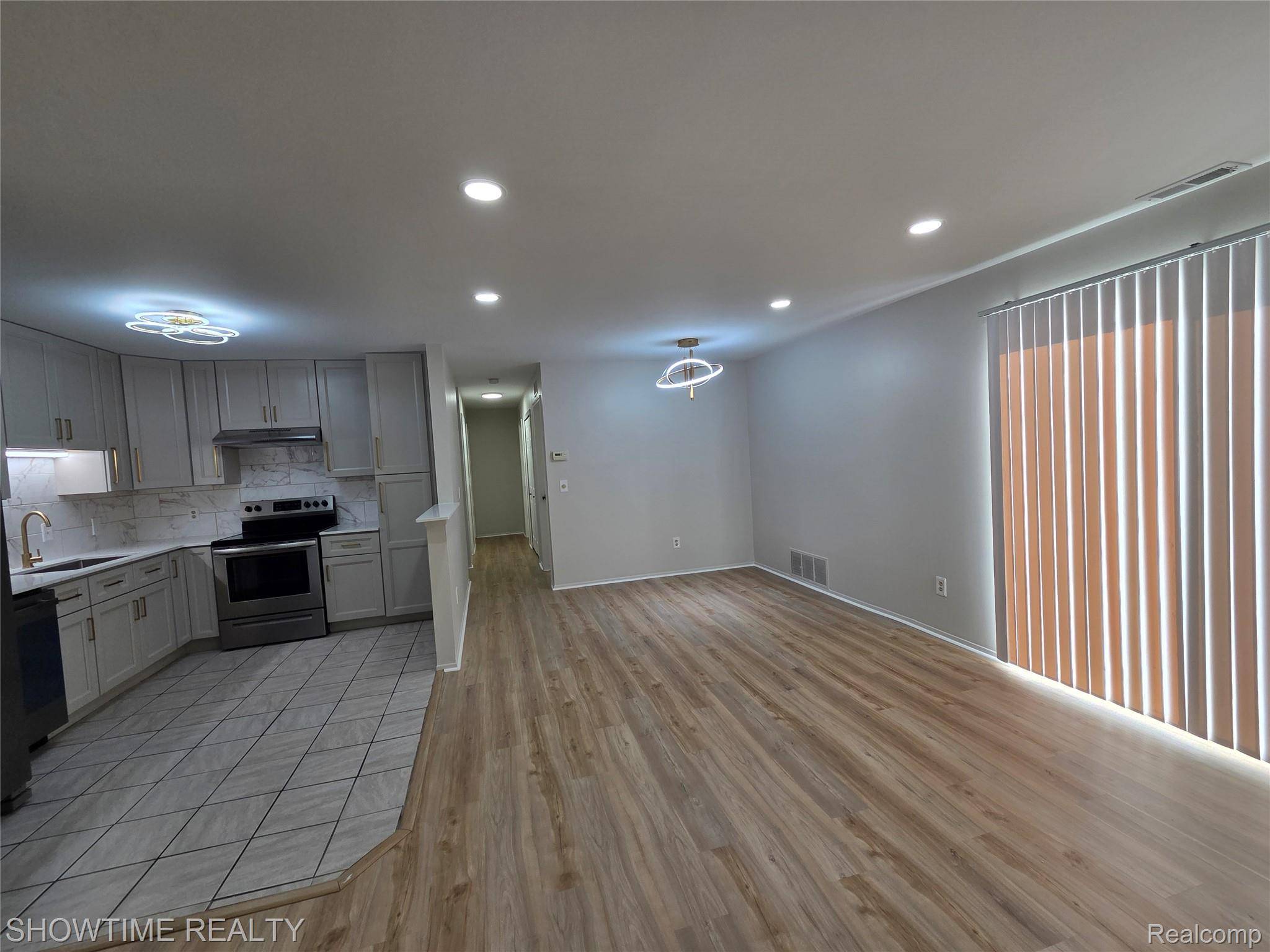 43441 Cape DR, Sterling Heights, MI 48313