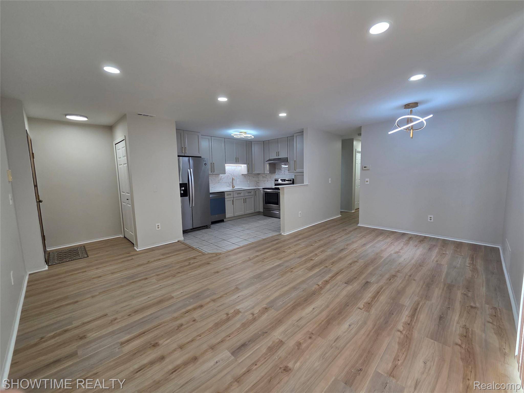 43441 Cape DR, Sterling Heights, MI 48313