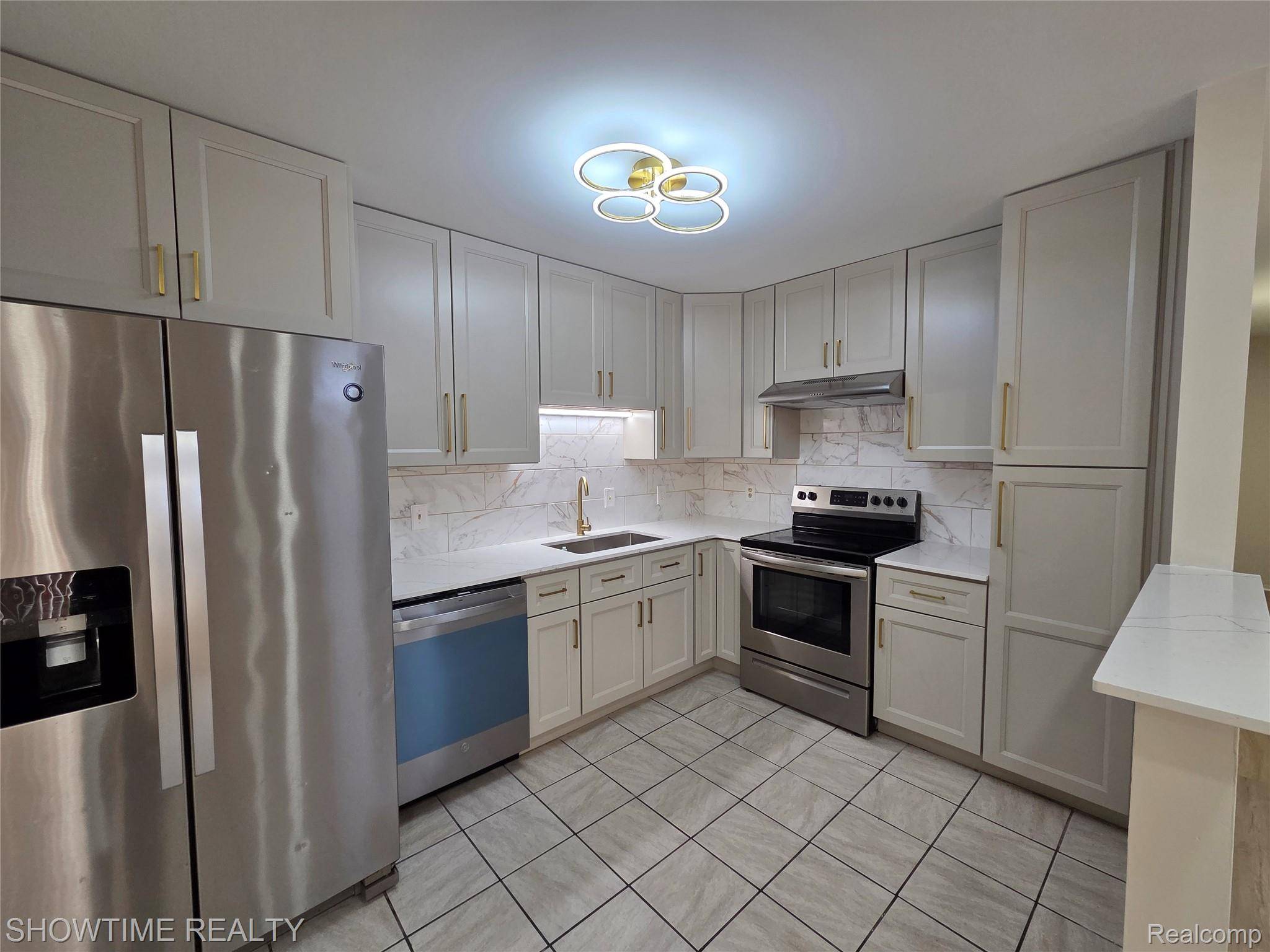 43441 Cape DR, Sterling Heights, MI 48313