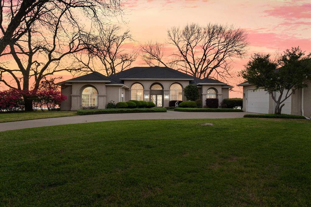 417 Pecan Point Drive, Kerens, TX 75144