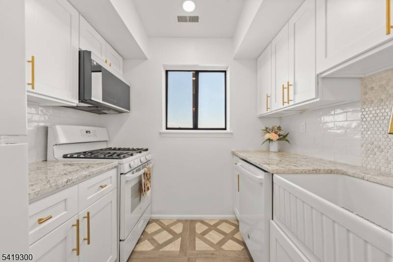 114 Pennington Ave #T, Passaic City, NJ 07055