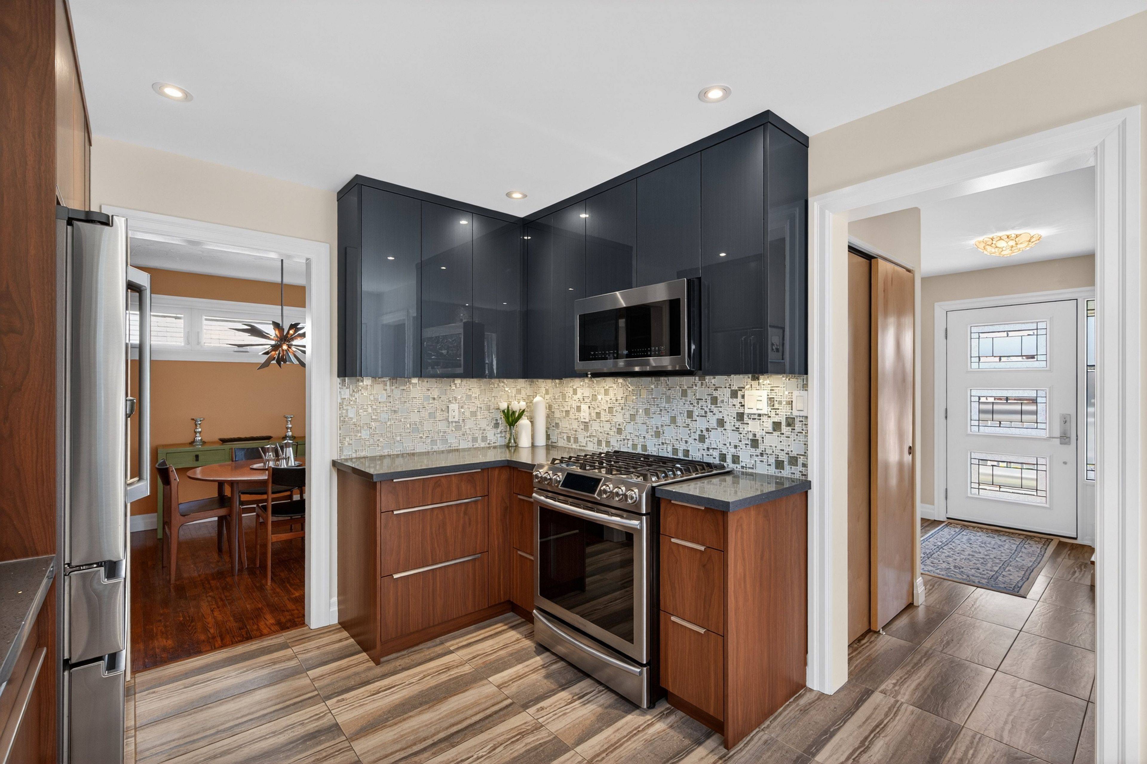 141 Oakdale DR, Oakville, ON L6H 1J4