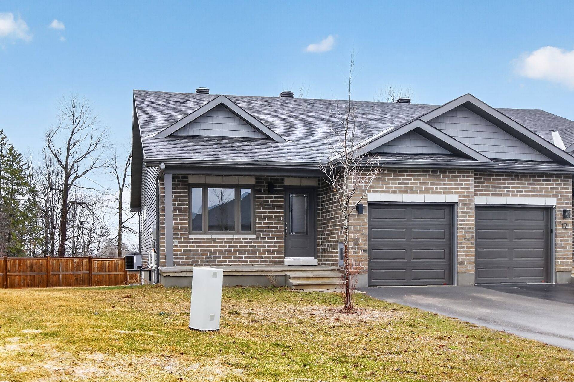 15 Seabert DR, Arnprior, ON K7S 0H9