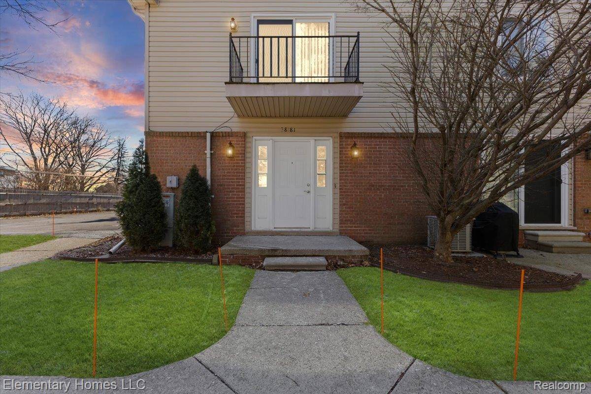 38181 Bradwood CT, Harrison Charter Township, MI 48045