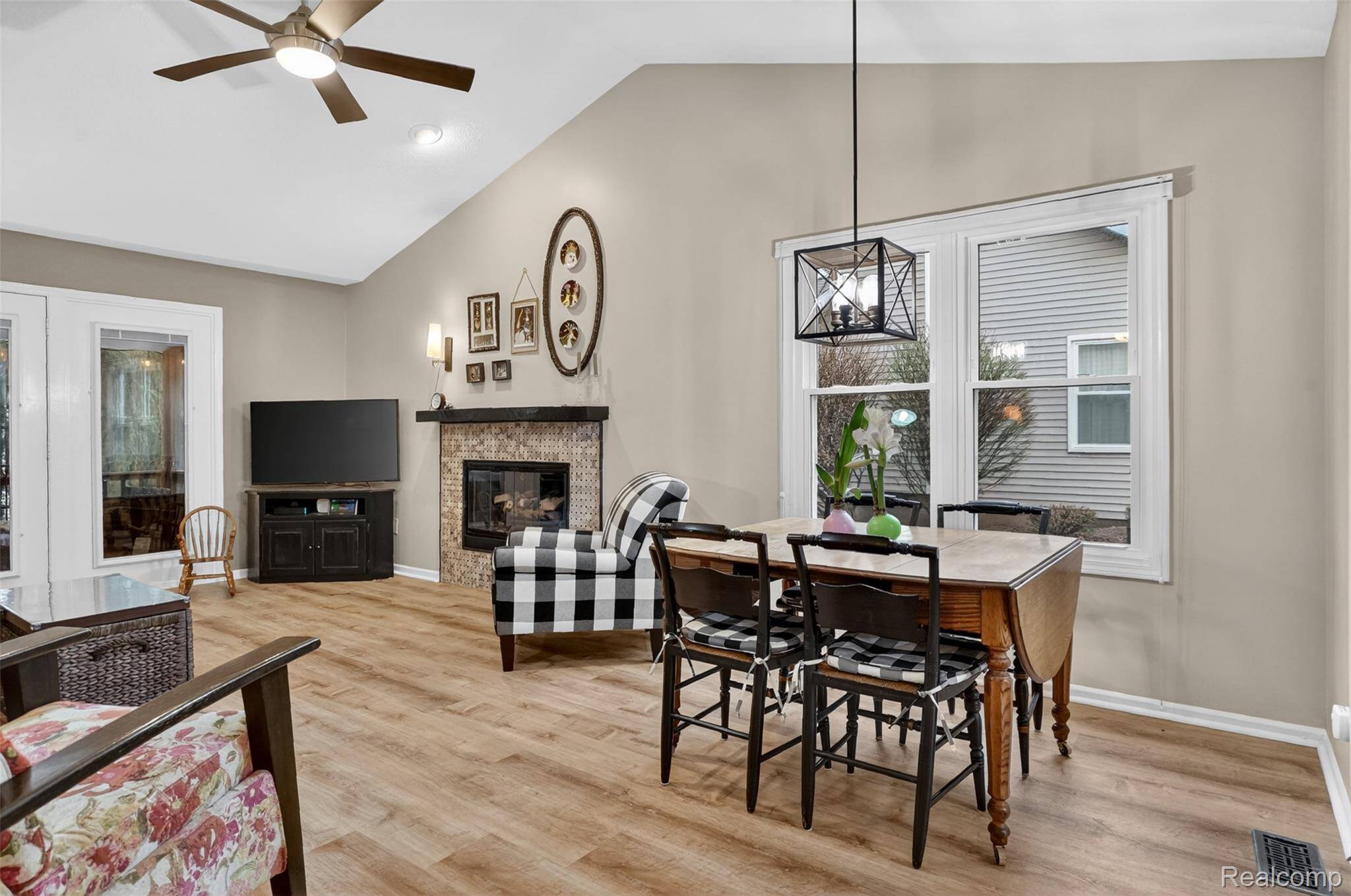 1390 Steeplechase CT, Howell Township, MI 48843