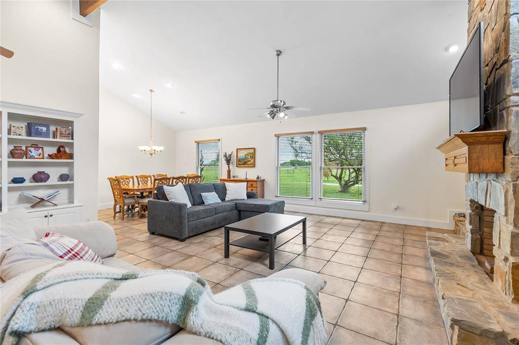 104 Private Road 4757, Rhome, TX 76078