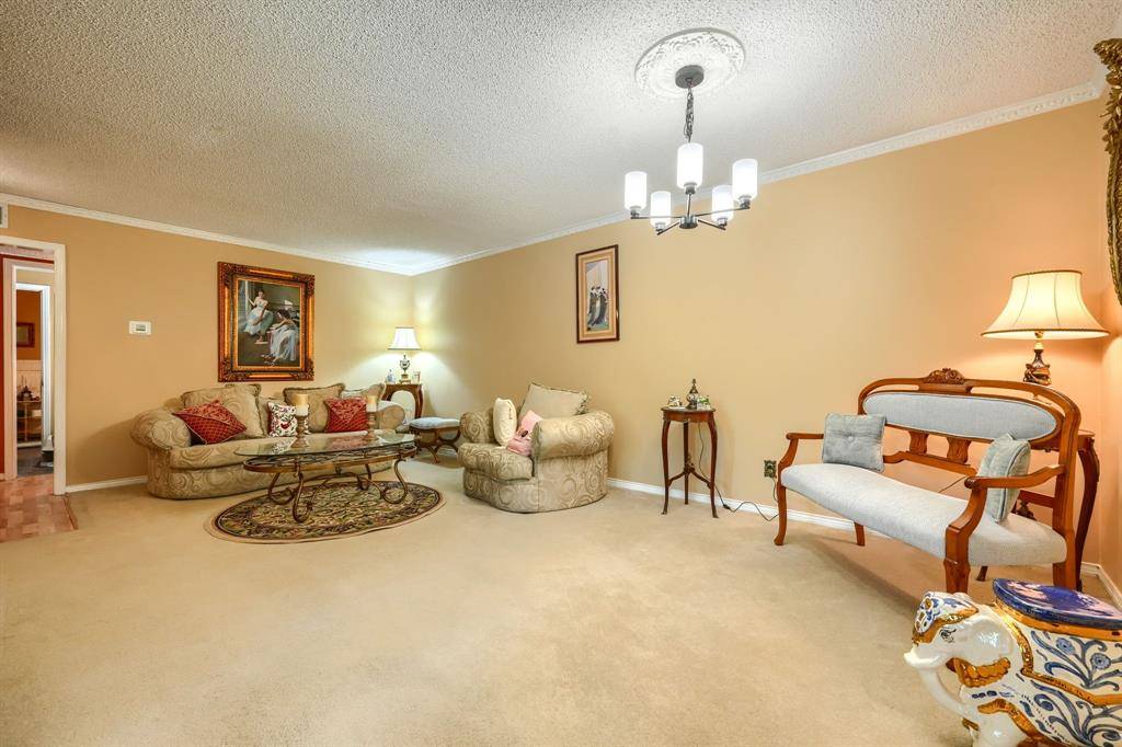 8226 Hunnicut Road, Dallas, TX 75228